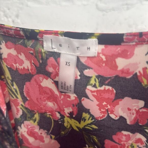 Leith Black and Pink Floral Body Suit - LIKE NEW - Size XS - Worn Once - Picture 4 of 4